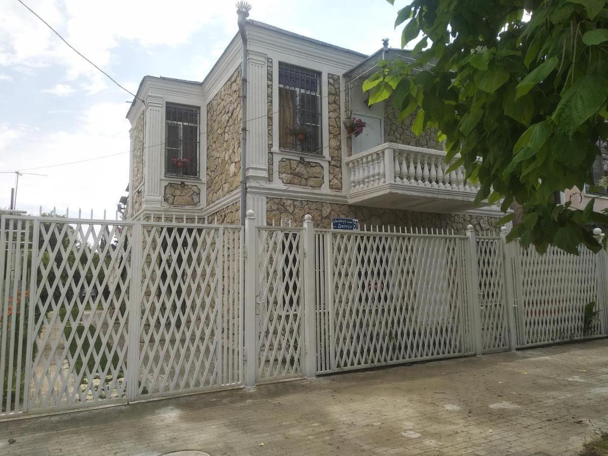 Apartment On Dzhonua Street Σουχούμι Εξωτερικό φωτογραφία